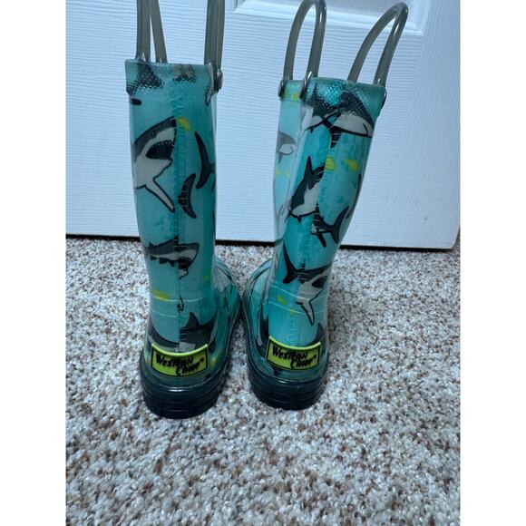 WESTERN CHIEF Toddler/Boys Light Up Rain Boots, size 8 Toddler, Sharks - Picture 10 of 10